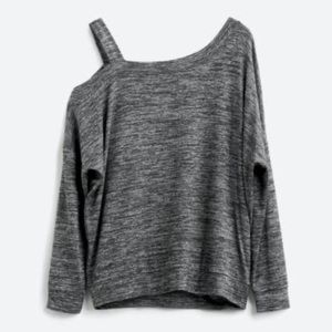 COPY - Off the shoulder sweater 🤍🖤